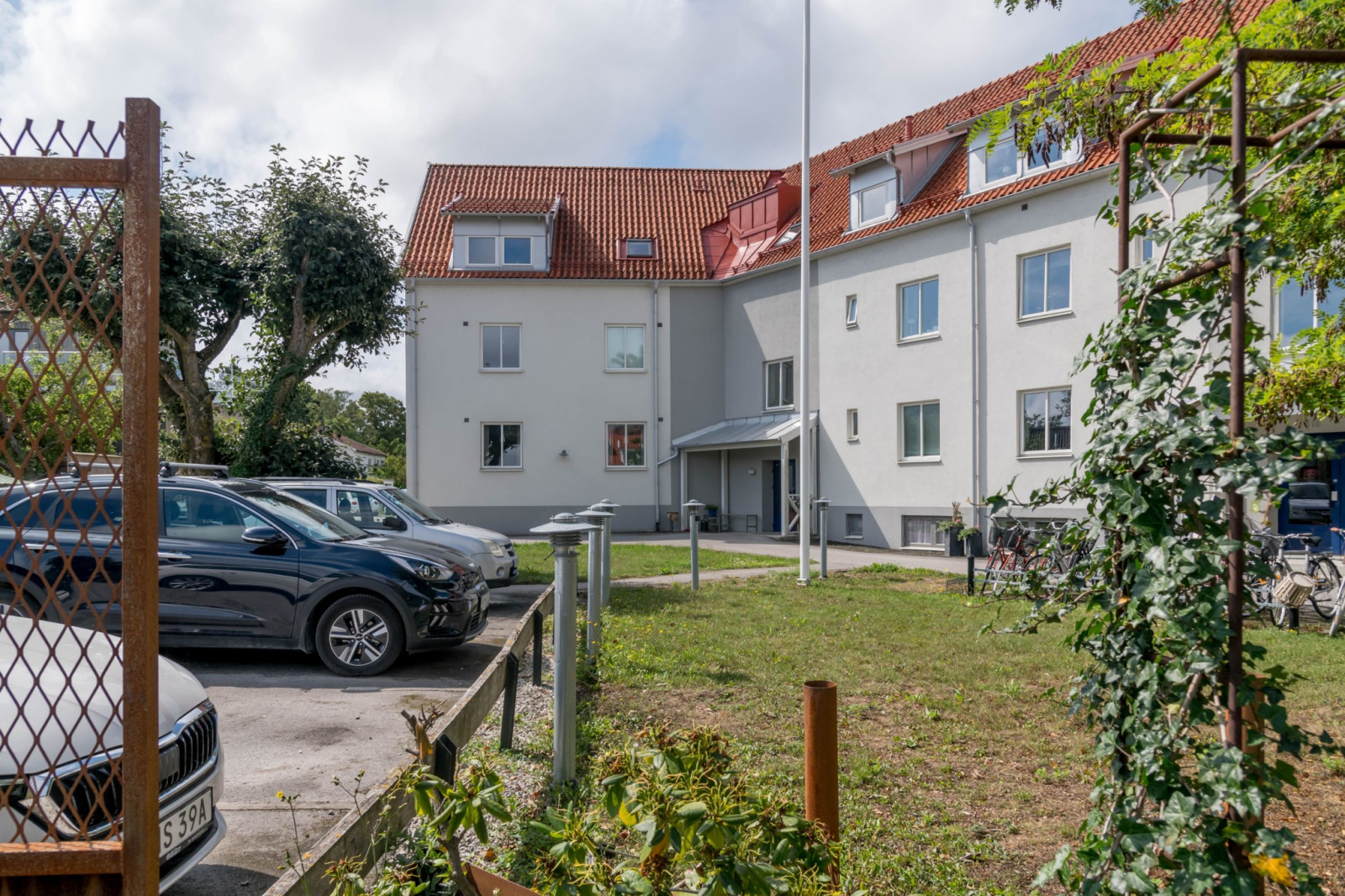 Föreningen innergård med p-platser Visborgsgatan 51A
