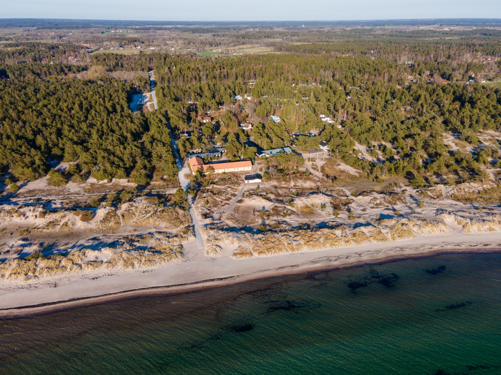 Tofta Strand med Strandpensionatet i förgrunden Vädermyren 16