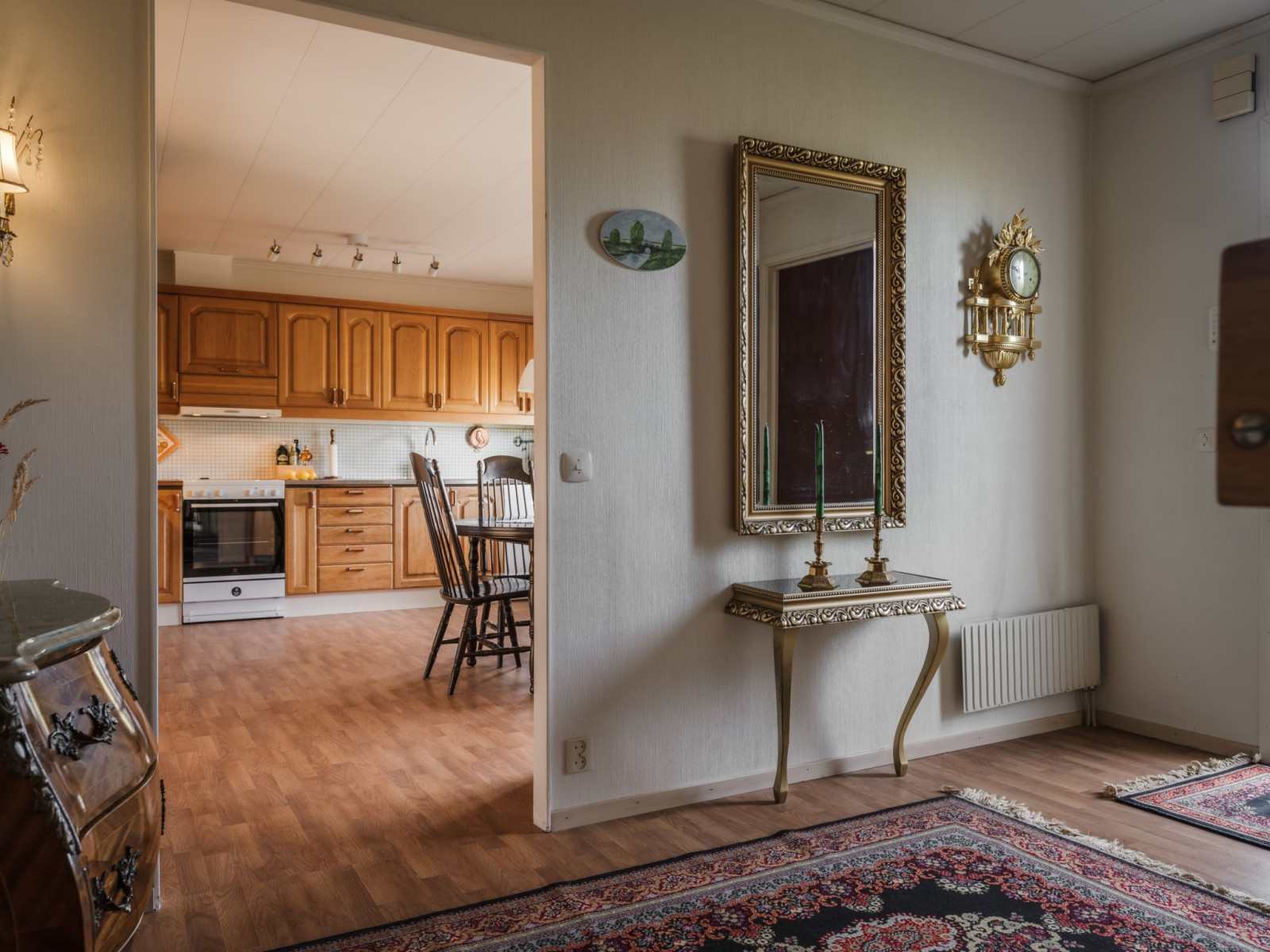 Bottenplan: Hall med entré kapprum och ingång till köket Sojdegatan 5