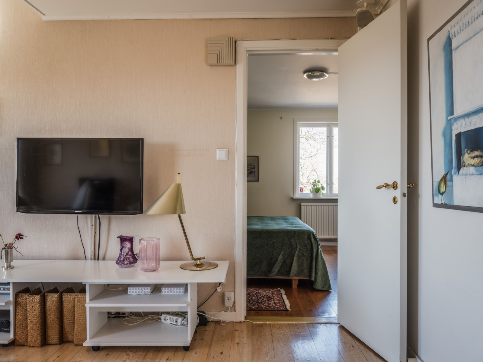 Rackarbacken 14, allrum/hall övre plan med dörr till sovrum/norr Rackarbacken 14