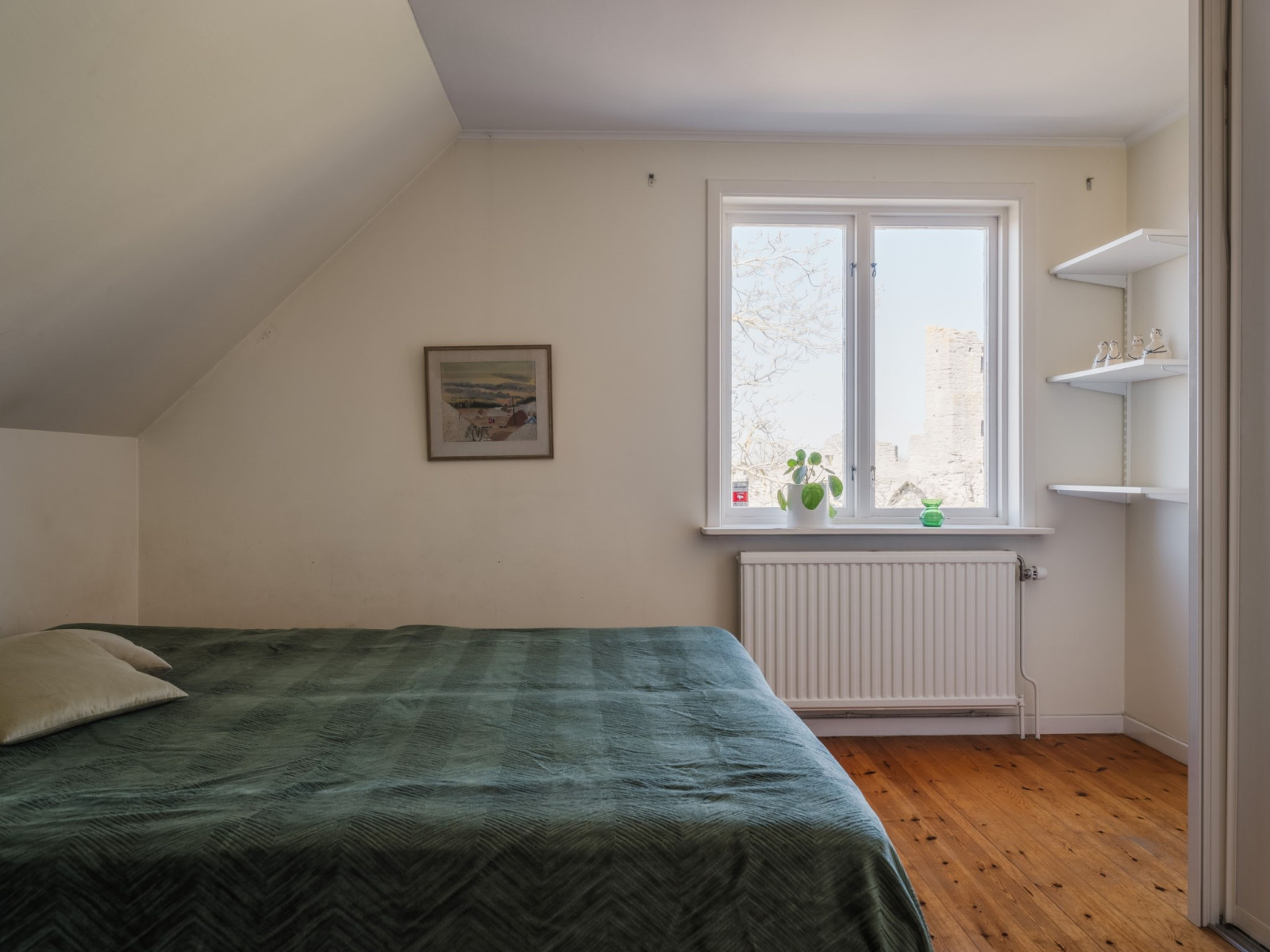 Rackarbacken 14, övre plan, sovrum/norr Rackarbacken 14