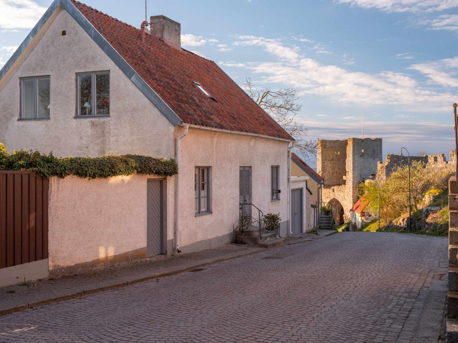 Rackarbacken i kvällsljus Rackarbacken 14