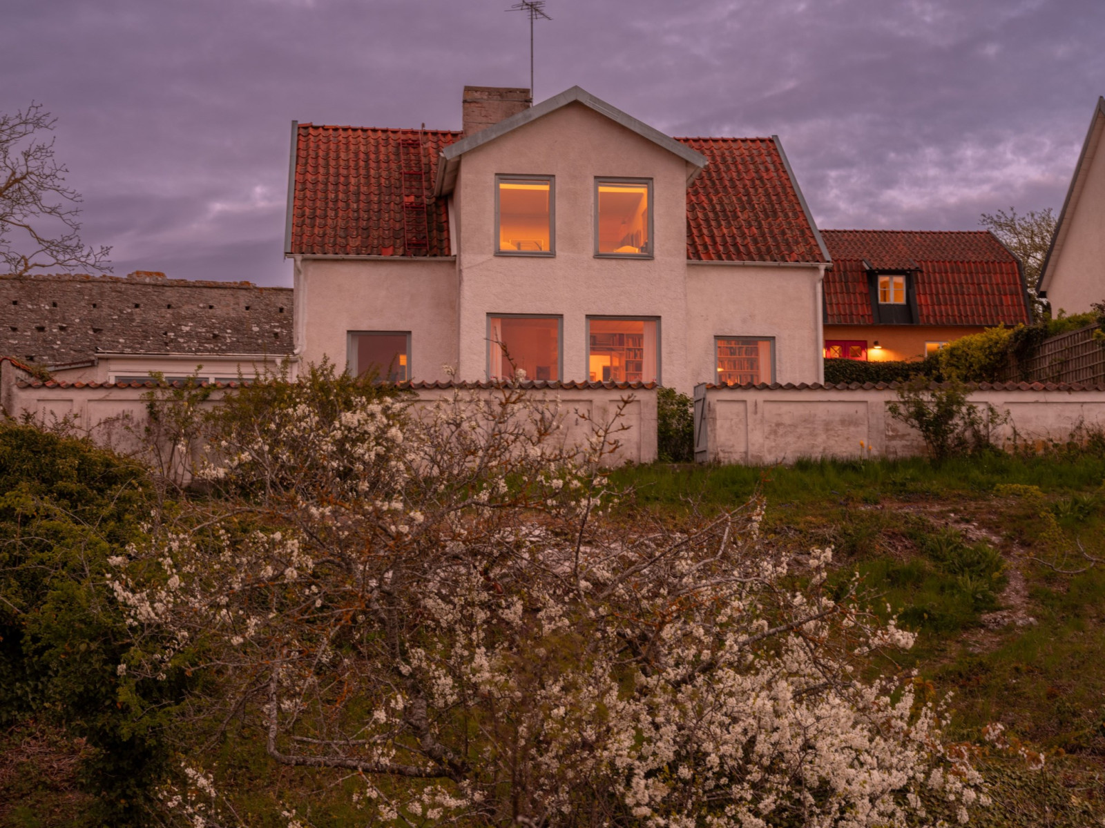 Rackarbacken i kvällsljus  Rackarbacken 14