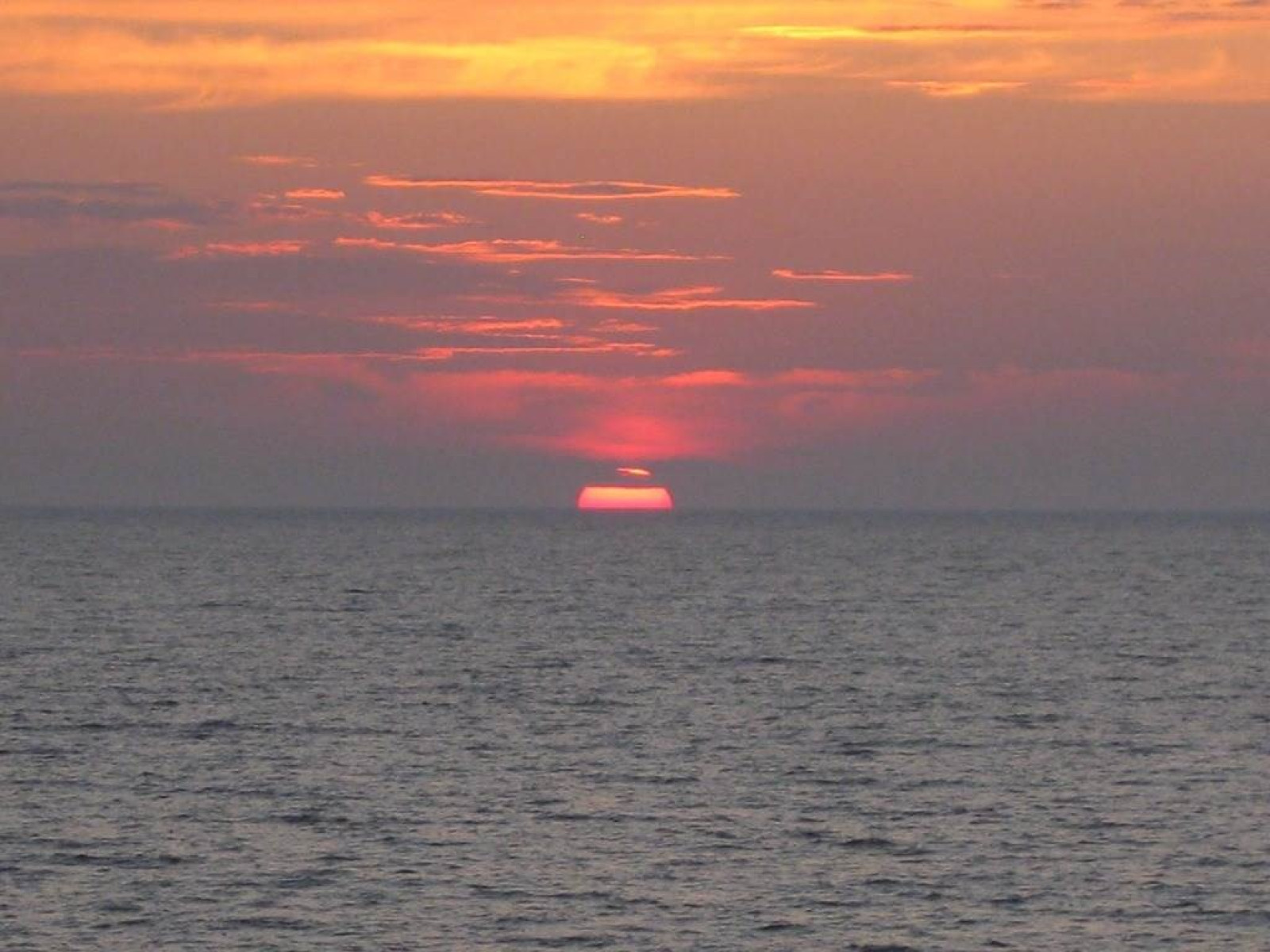 En ny solnedgång bjuds varje kväll... Sanda Havsstigen 12