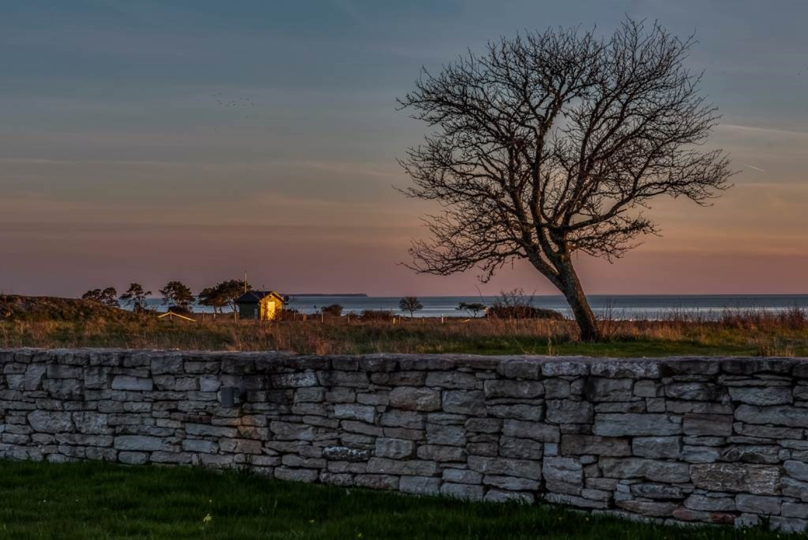 Skymningen faller. Sanda Havsstigen 12