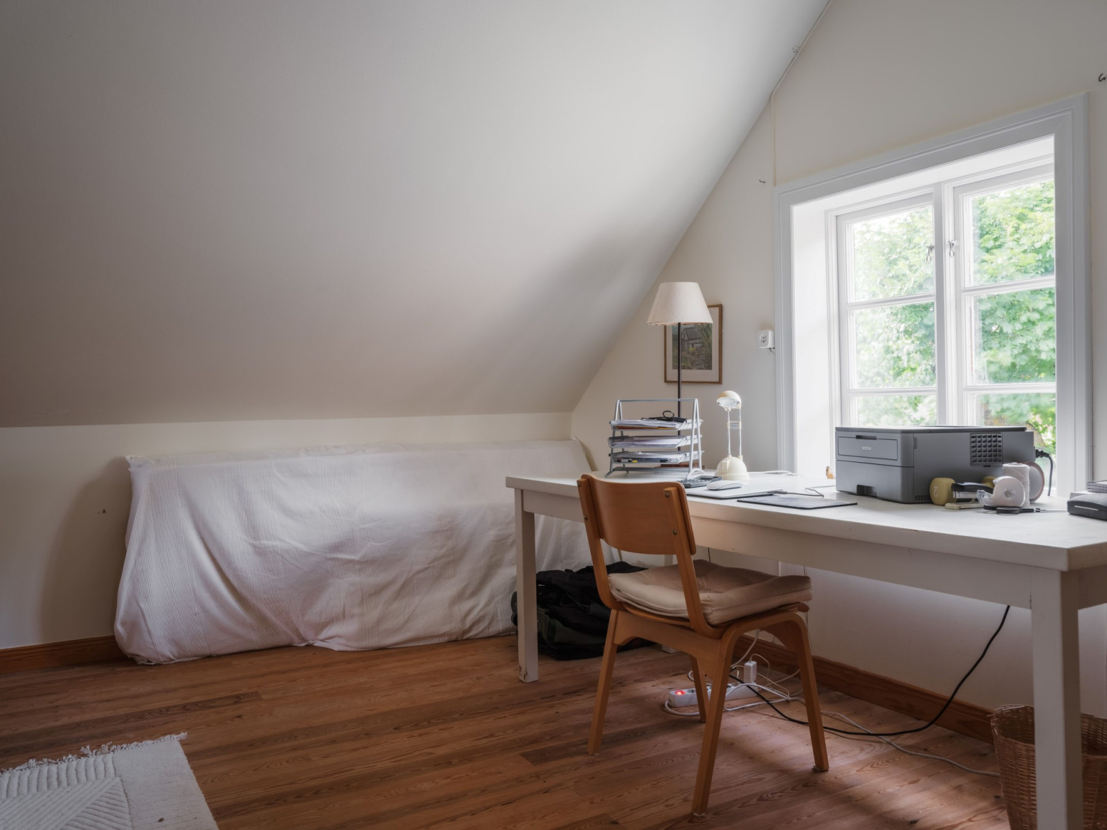 Sovrum övre plan huvudbyggnad När Bote 556