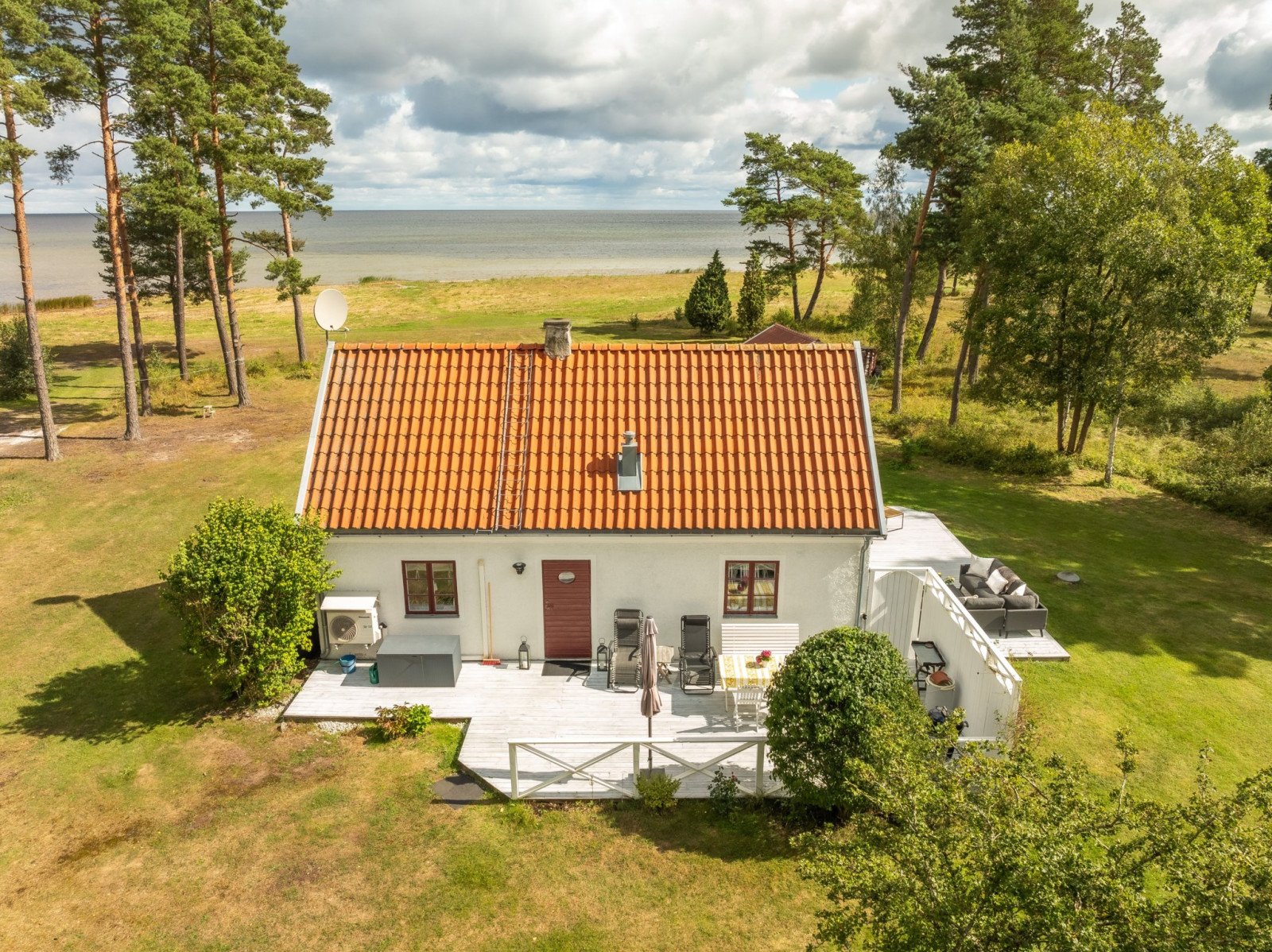 Stilla och avskilt vid havet med det viktigaste: Läget. läget och läget... Anga Hemmungs 384