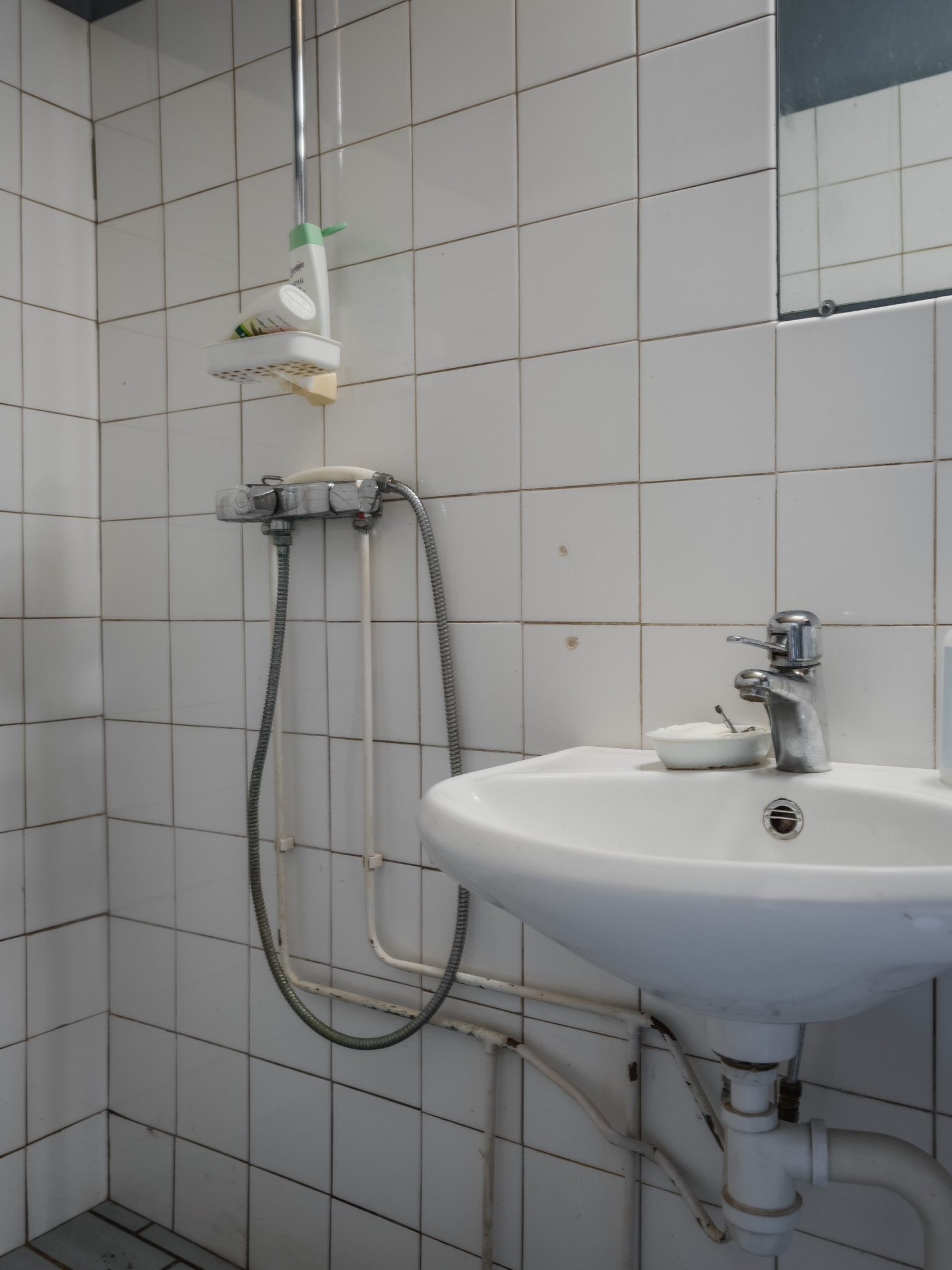 Toalett/badrum i anslutning till grovköket. Havdhem Stora Hajslunds 616