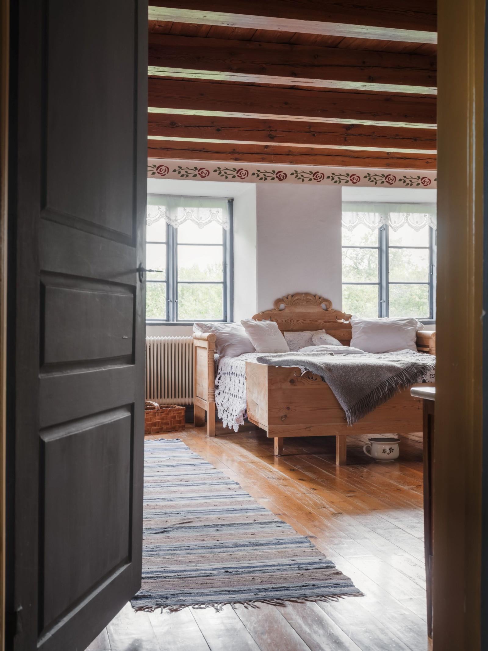 Hall övre plan, dörr in till stora sovrummet Havdhem Stora Hajslunds 616