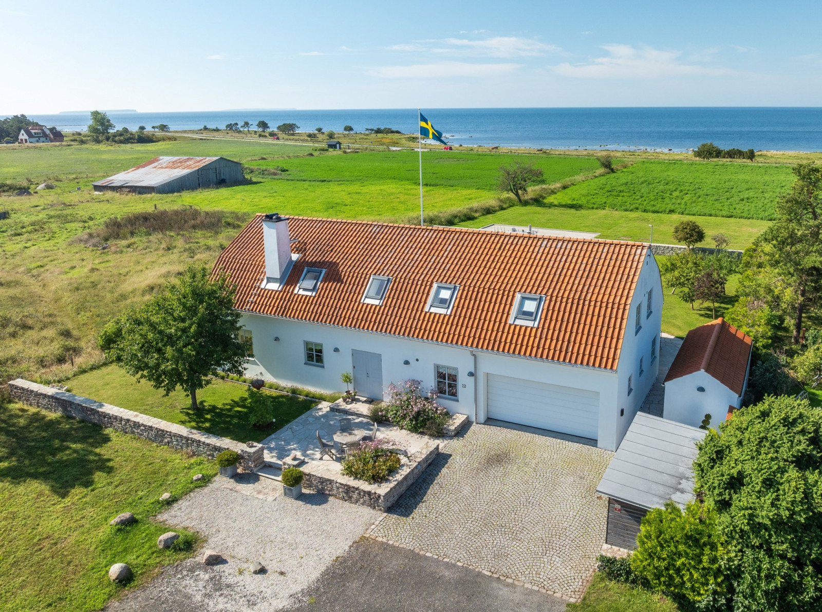 Bästa läge vid bästa kusten på Gotland. Klara dagar syns Karlsöarna i horisonten. Sanda Havsstigen 12