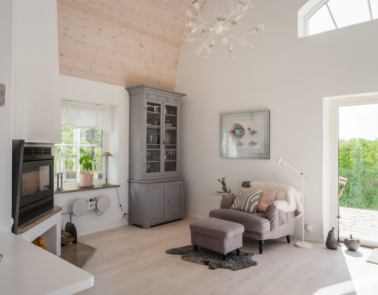 Vardagsrum mot öster/söder. Sanda Havsstigen 12