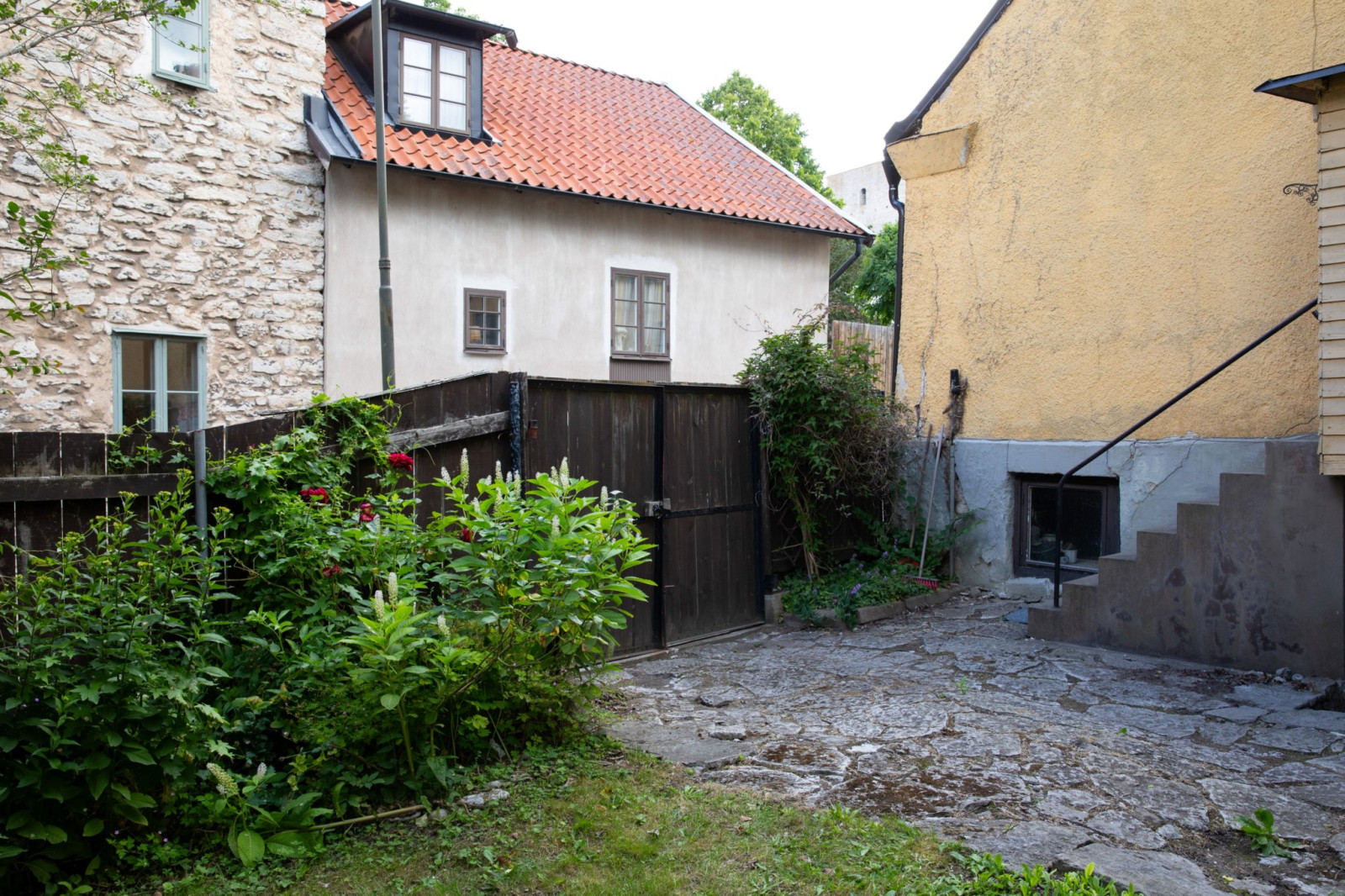 Innergården med körport från gränden Lybska gränd 4