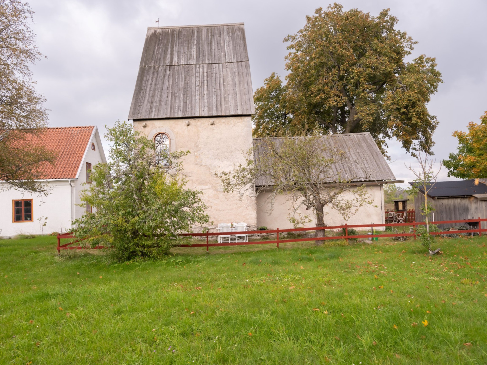 Vy från söder, nära till grannen i väster Fole Vatlings 121