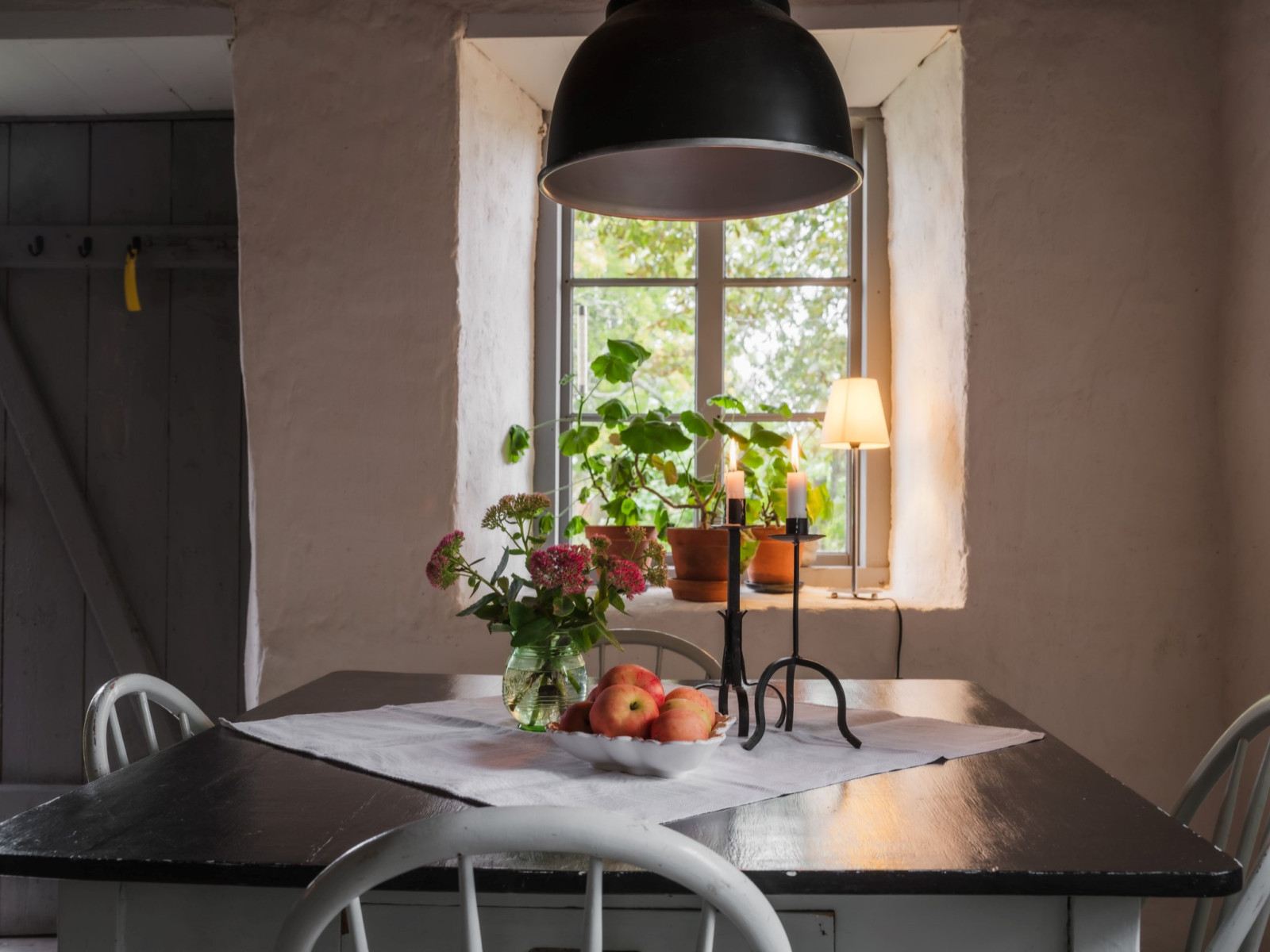 Bostad bottenvåning med matplats Fole Vatlings 121