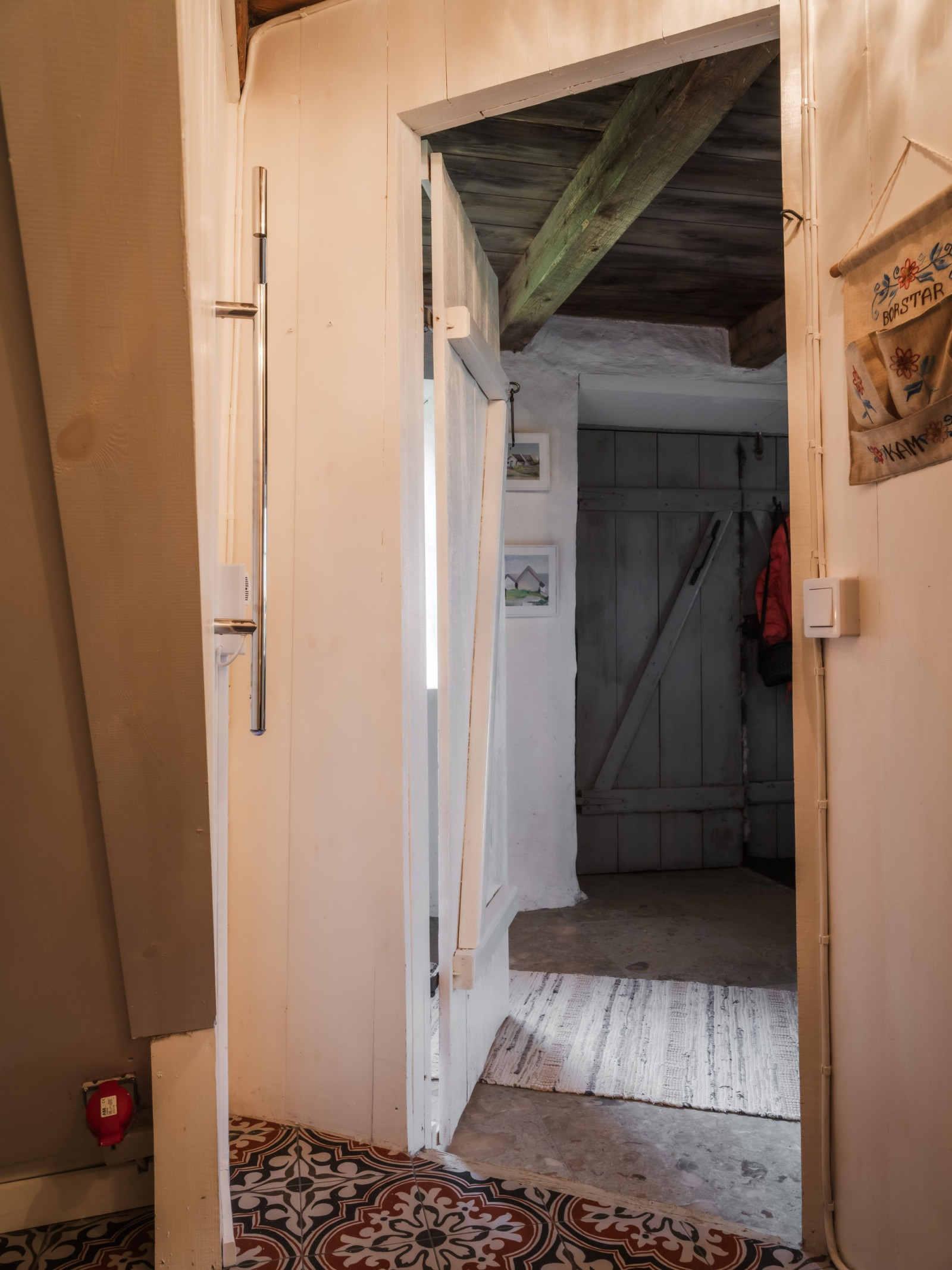 Bostad bottenvåning med vy från wc/dusch Fole Vatlings 121