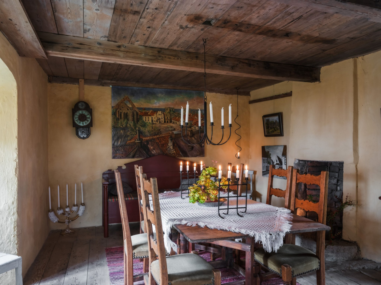 Den vackra salen på mellanvåningen (m öppen spis som ej är bruk) Fole Vatlings 121