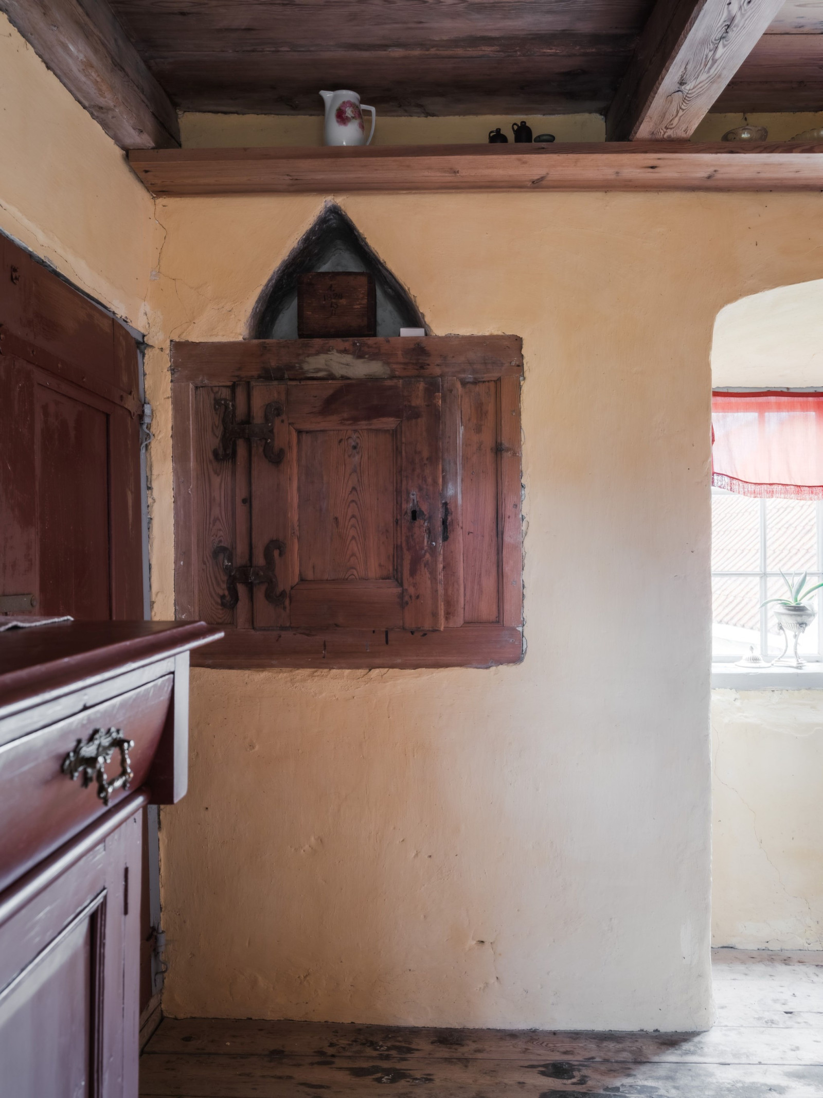 Väggskåp i salen Fole Vatlings 121