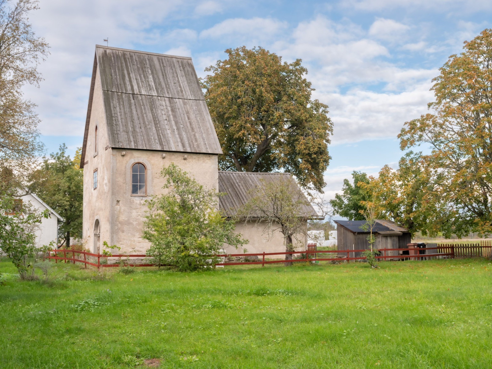 Vatlings ståtliga medeltidshus, i levande kulturbygd på Gotland Fole Vatlings 121