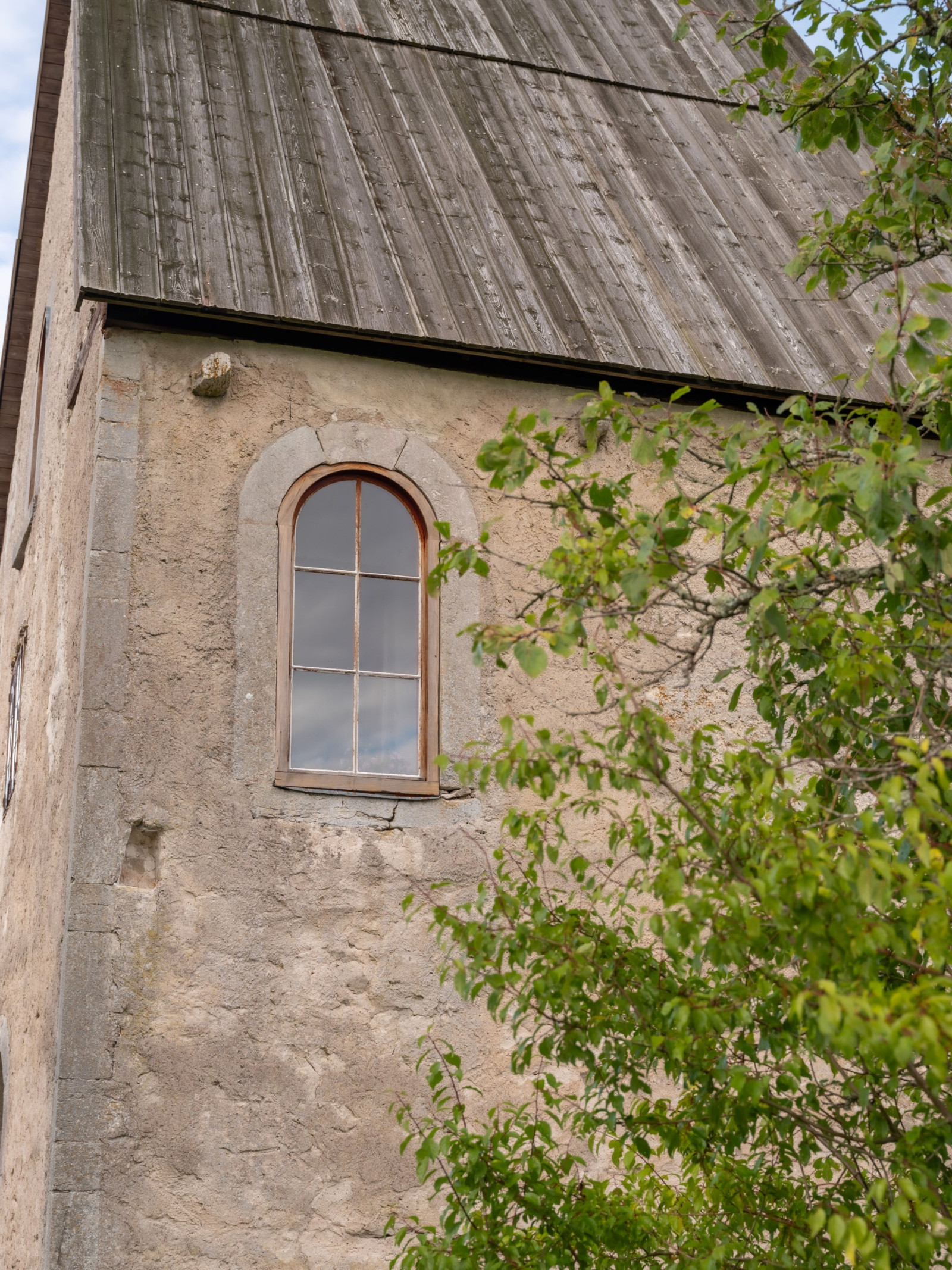Fönstret på södersidan kan möjligen ha varit dörr via loftgång Fole Vatlings 121