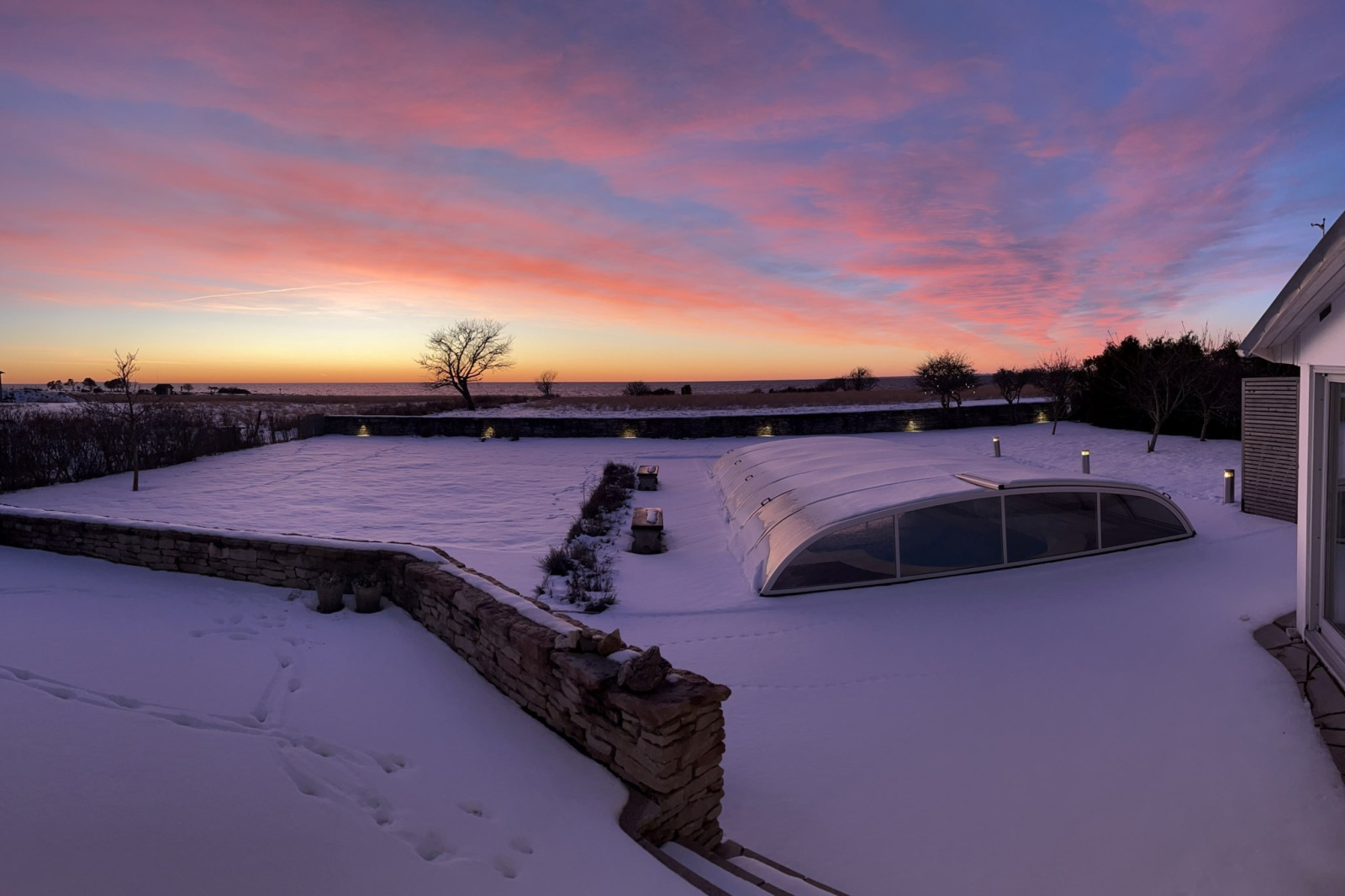 Skymning vintertid. Sanda Havsstigen 12