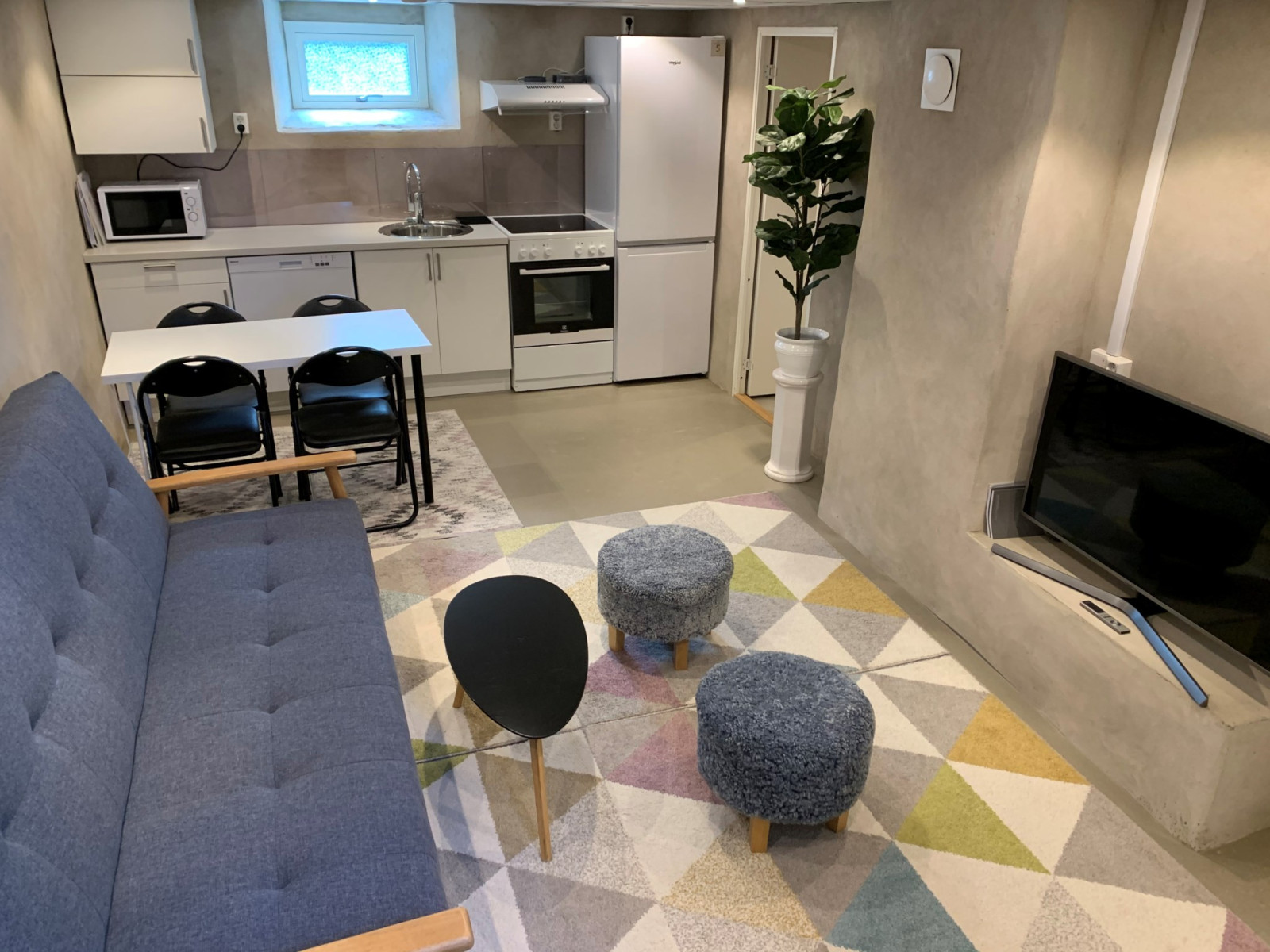 Gästlägenhet - egen ingång från baksida Björkvägen 17